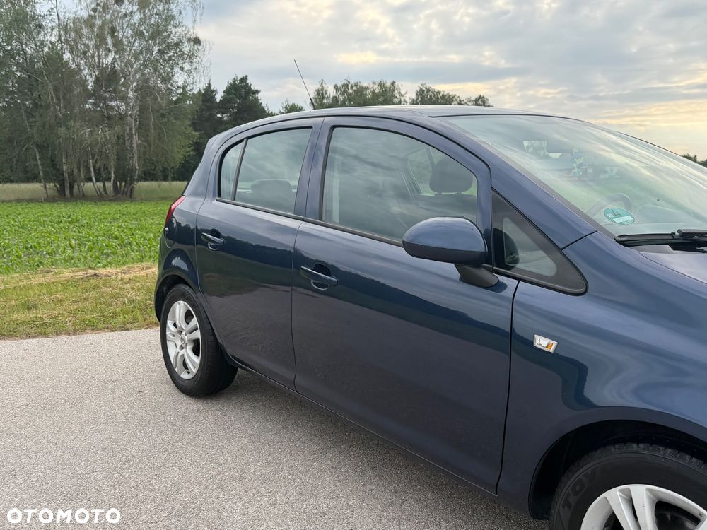 Opel Corsa 1.2 16V Cosmo - 11