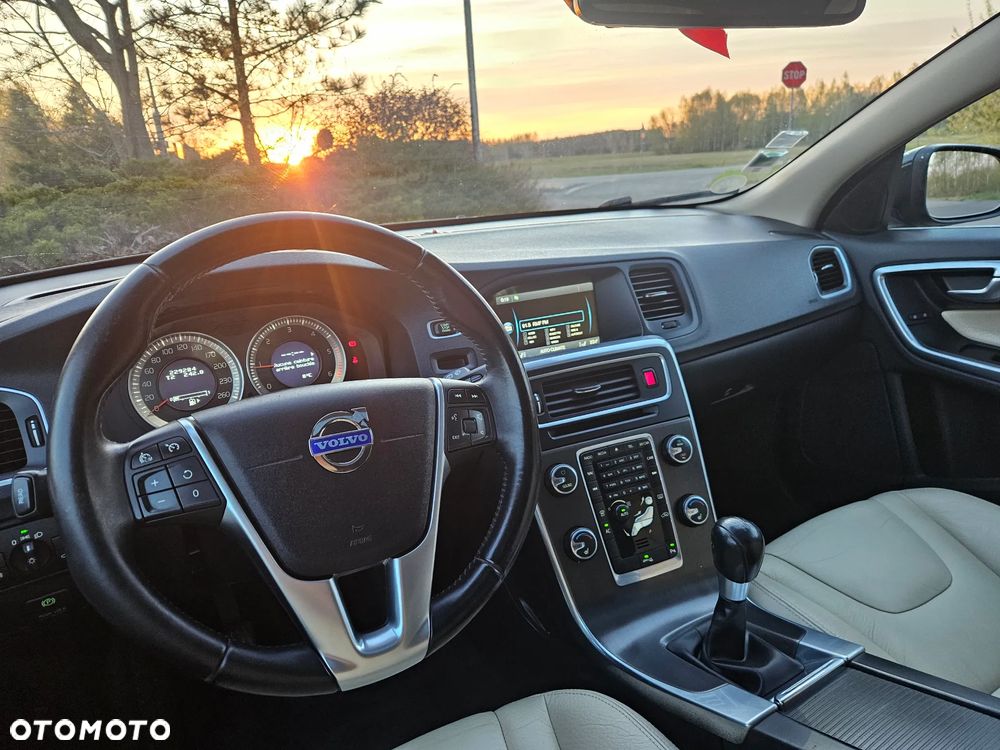 Volvo V60 DRIVe Summum - 25