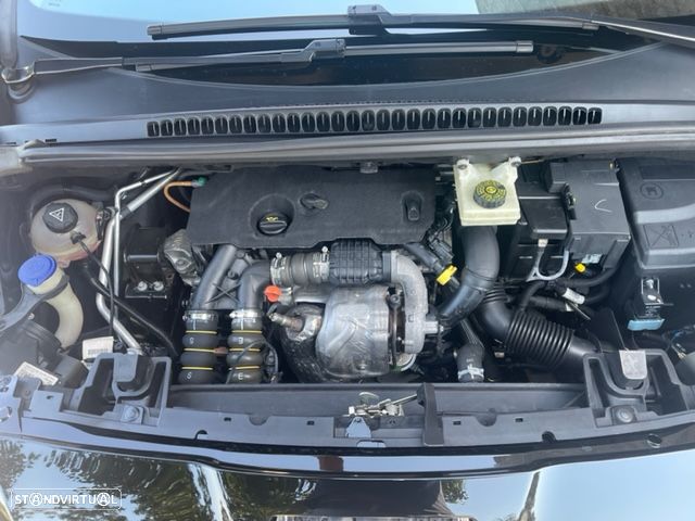 Peugeot 5008 1.6 E-HDi 7L Active 2-Tronic - 25