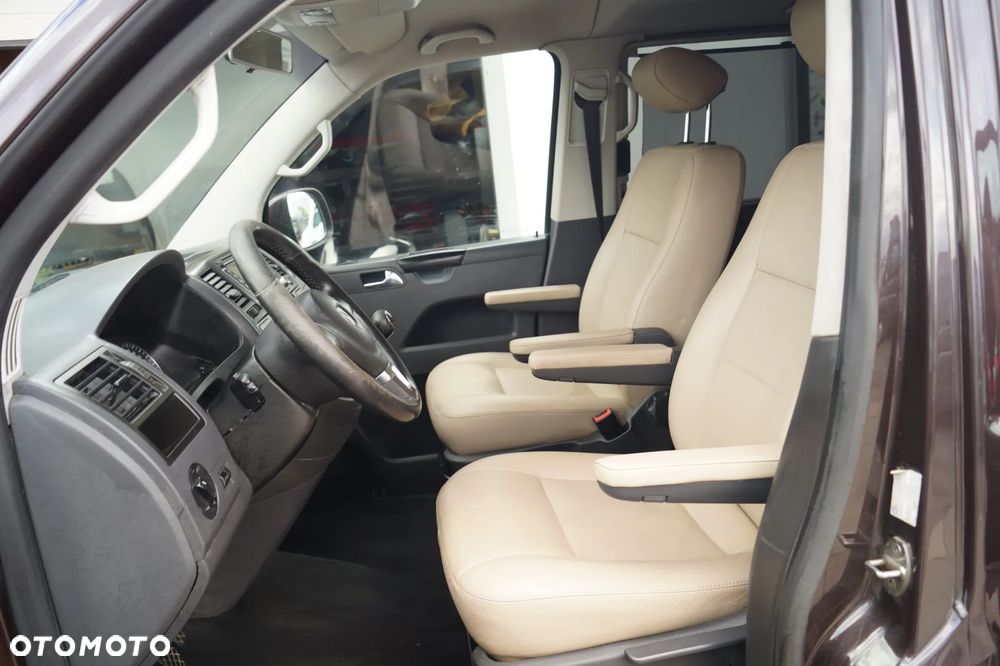 Volkswagen Caravelle - 24