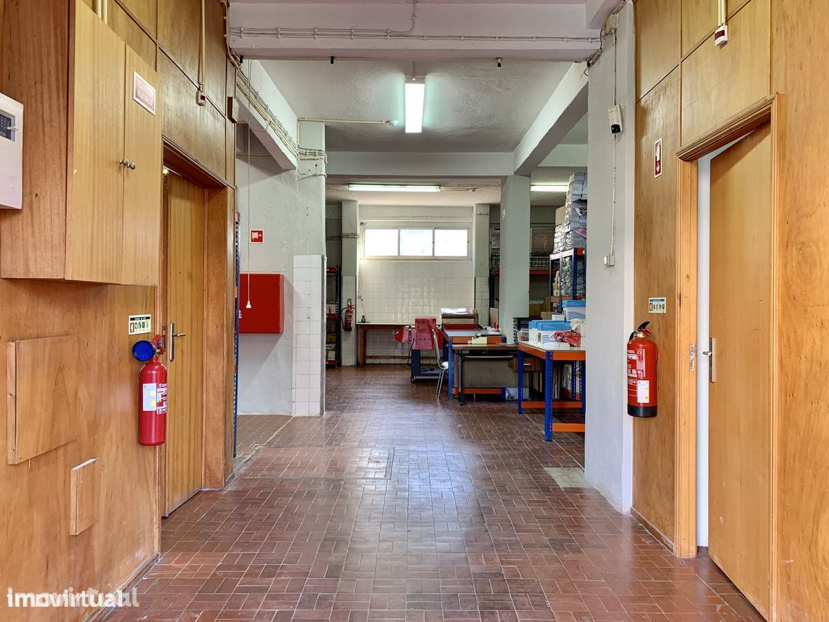 ARMAZÉM PARA TODAS AS ATIVIDADES, a 300 metros do METRO de Odivelas - Grande imagem: 4/10