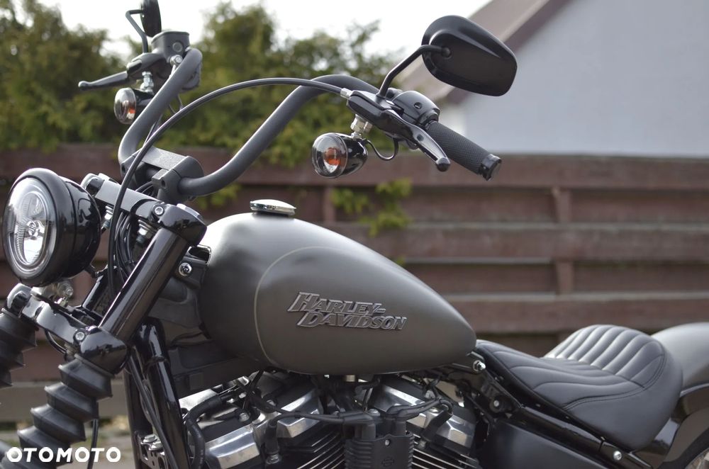 Harley-Davidson Softail Street Bob - 16