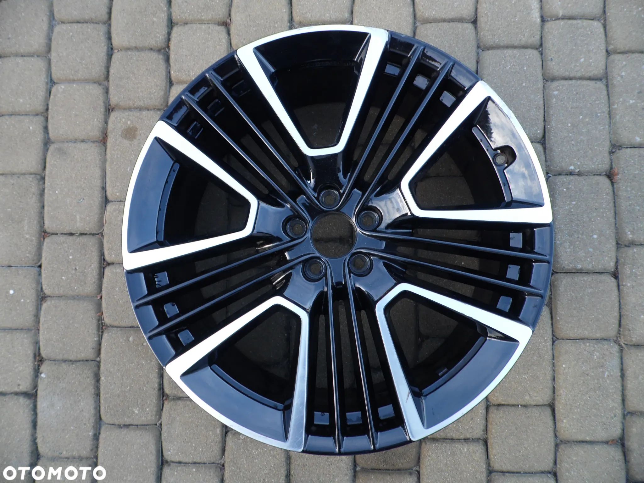 Felga 21'' 5x108 Volvo 8x21 ET50,5 31650010 - 1