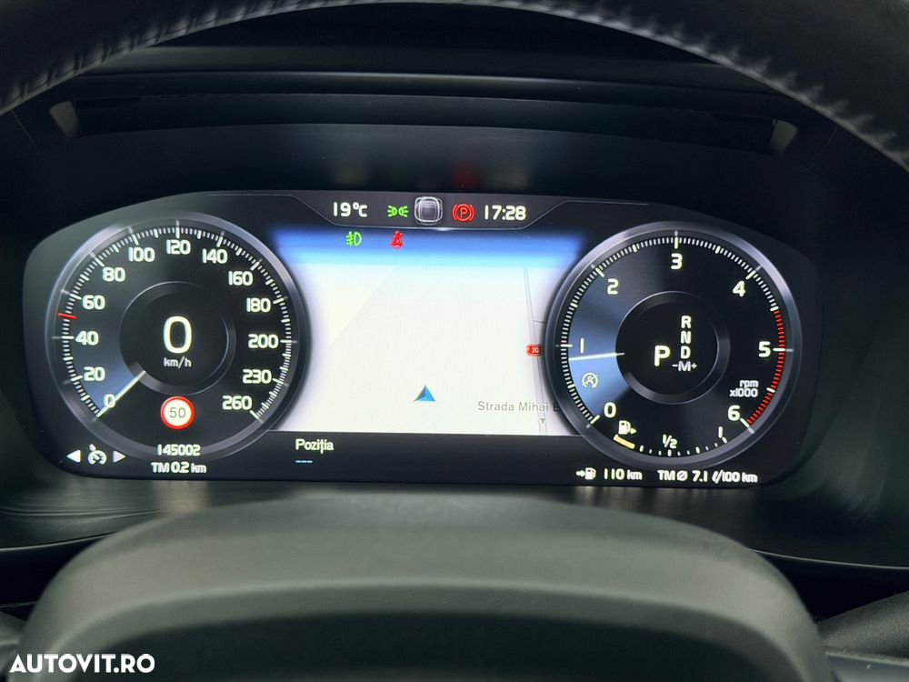 Volvo XC 40 D3 Geartronic Momentum Pro - 24