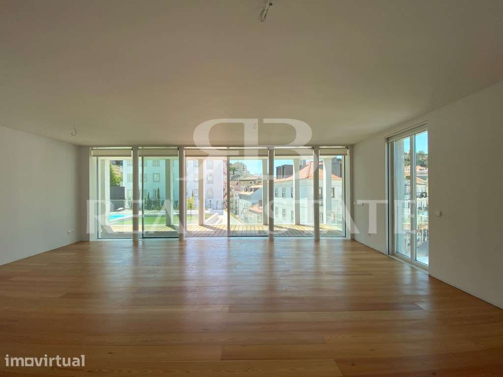 T4 com 4 suítes e TERRAÇO PRIVADO em condomínio com PISCINA, JARDIM... - Grande imagem: 4/26