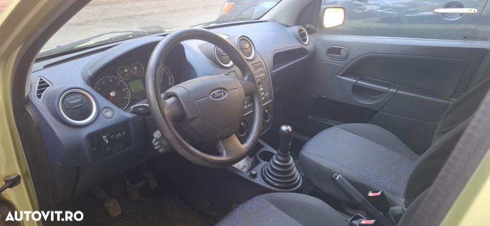Ford Fiesta - 2