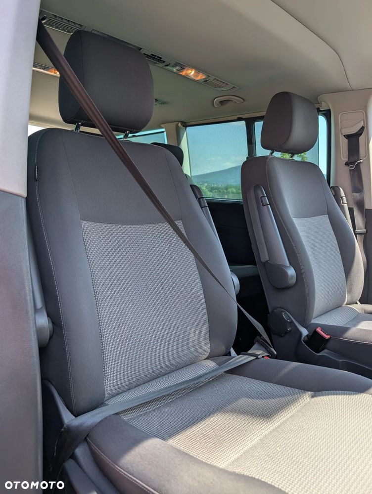 Volkswagen Caravelle - 14