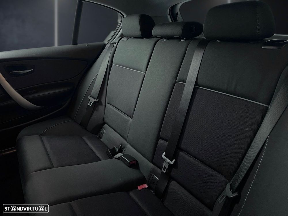 BMW 116 d Line Urban - 23