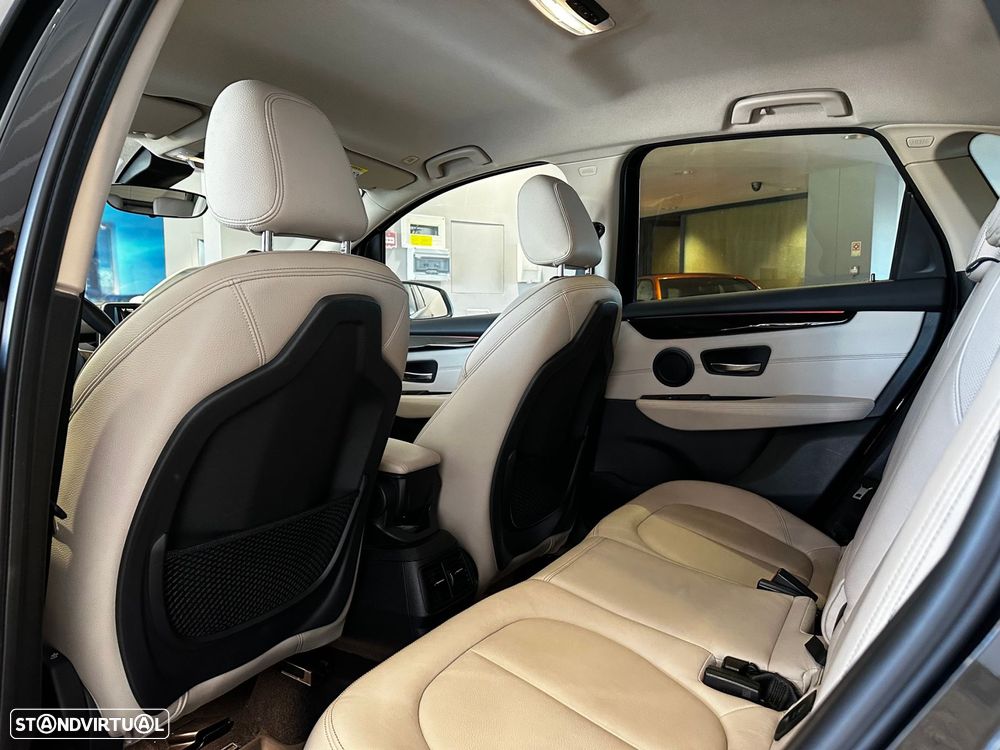 BMW 216 Active Tourer d Line Sport - 24