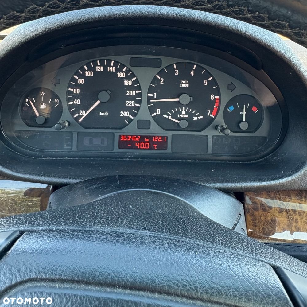 BMW Seria 3 320i - 17