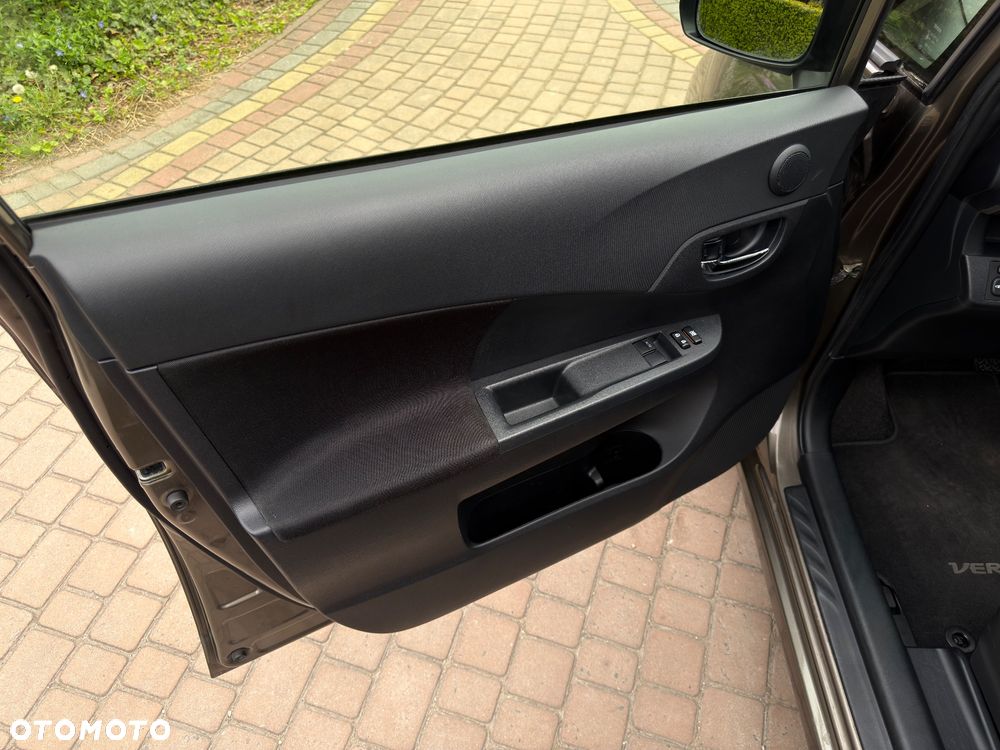 Toyota Verso S 1.33 Premium MS - 19