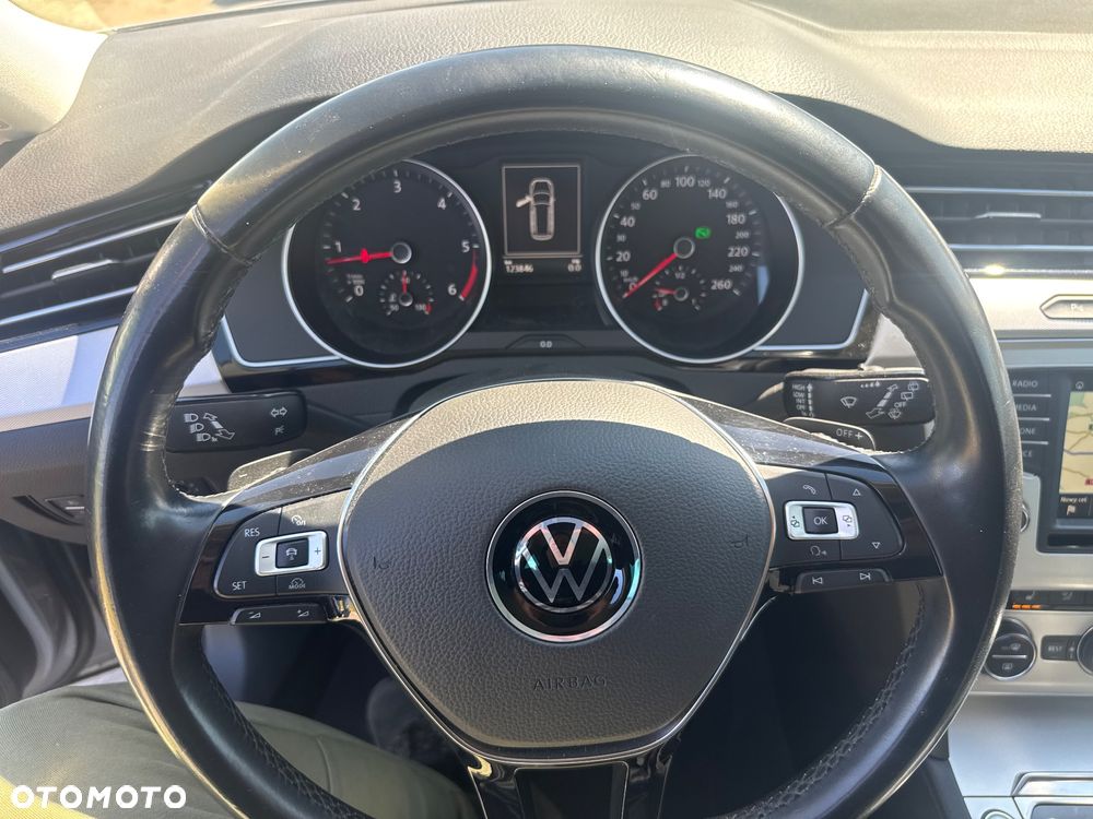 Volkswagen Passat 2.0 TDI SCR DSG Trendline - 12