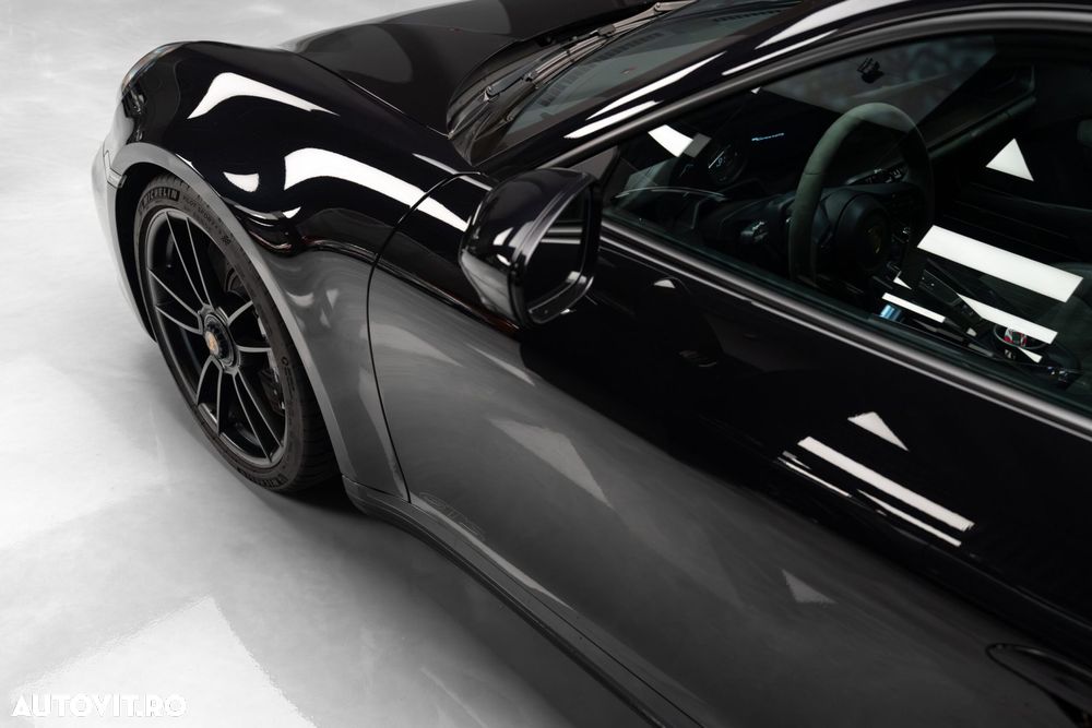Porsche 911 Carrera 4 GTS PDK - 8
