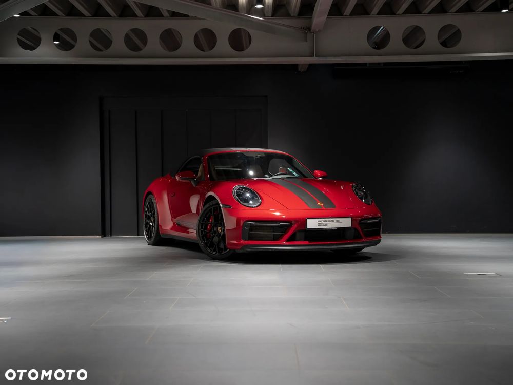 Porsche 911 Carrera 4 GTS - 7