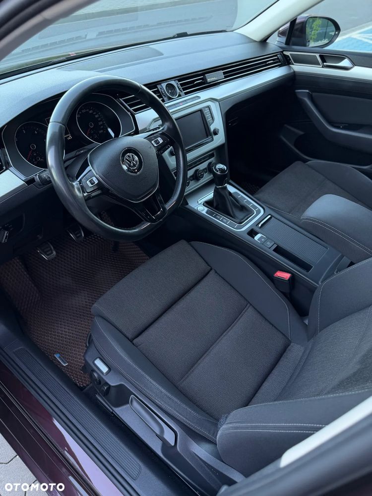 Volkswagen Passat 2.0 TDI BMT Comfortline - 12