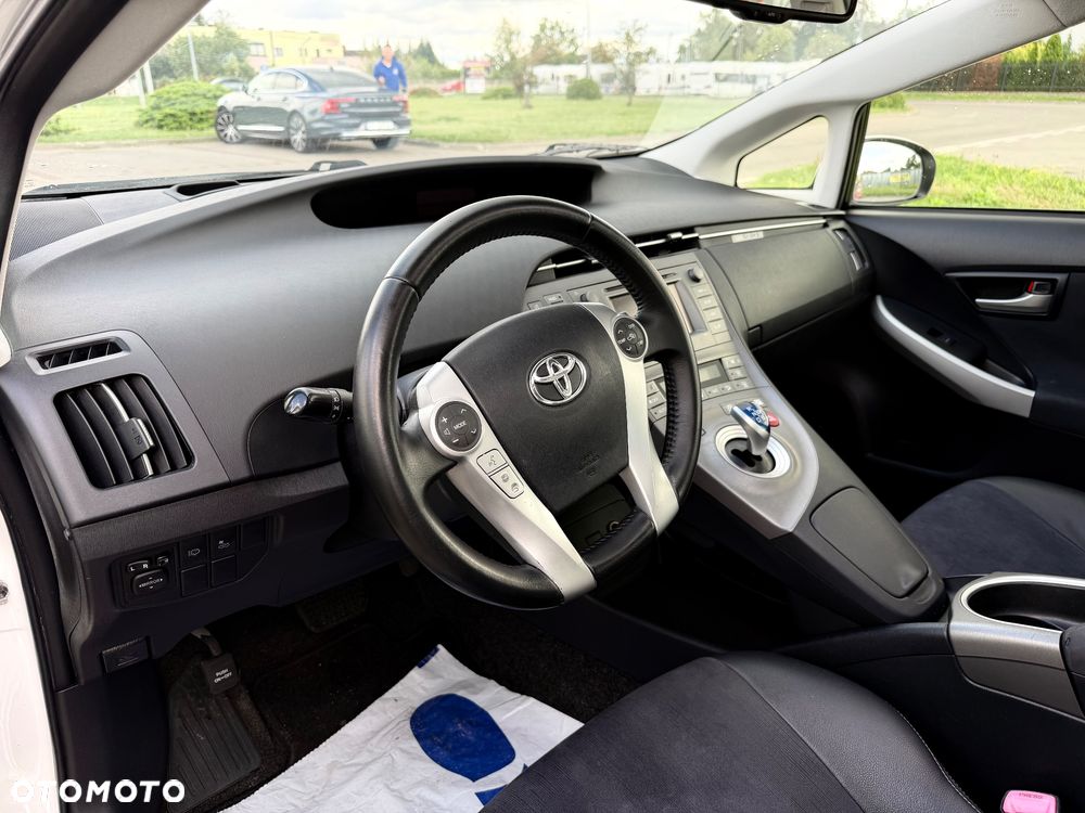 Toyota Prius 1.8 HSD Premium - 11