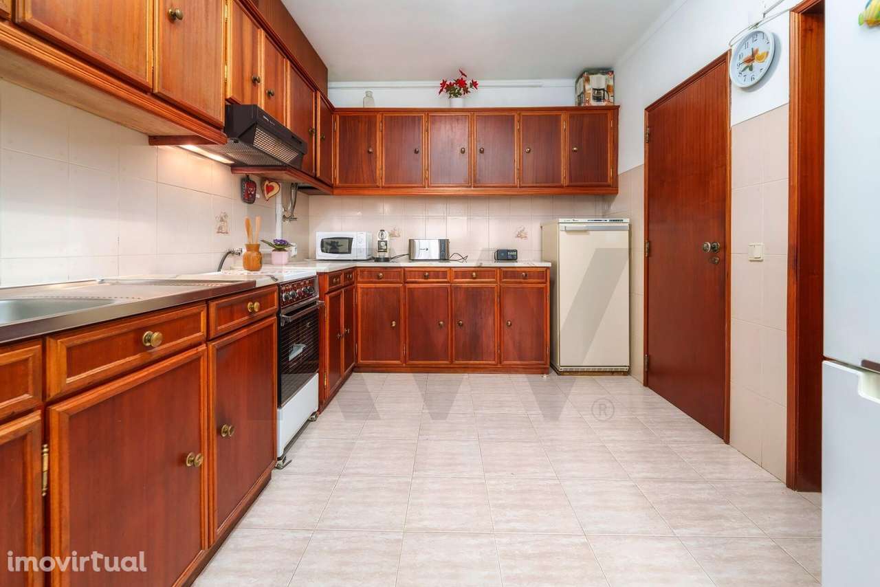 Apartamento T3 com Áreas Generosas e Garagem Box – São Brás de Alpor - Grande imagem: 5/24