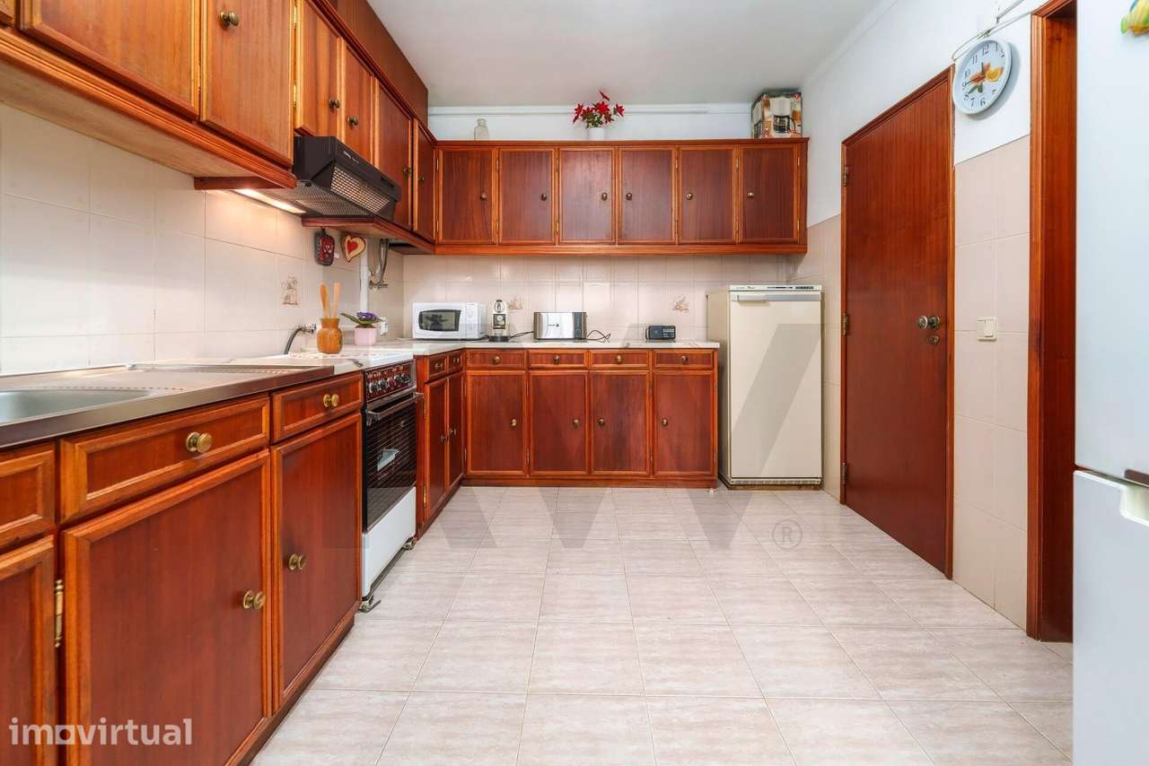 Apartamento T3 com Áreas Generosas e Garagem Box – São Brás de Alpor - Grande imagem: 5/24