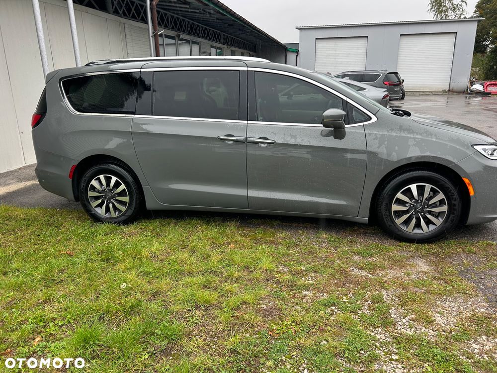 Chrysler Pacifica - 4