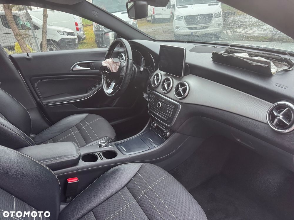 Mercedes-Benz CLA 200 d 7G-DCT UrbanStyle Edition - 6