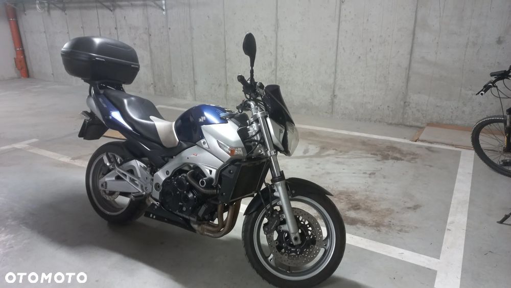 Suzuki GSR - 2