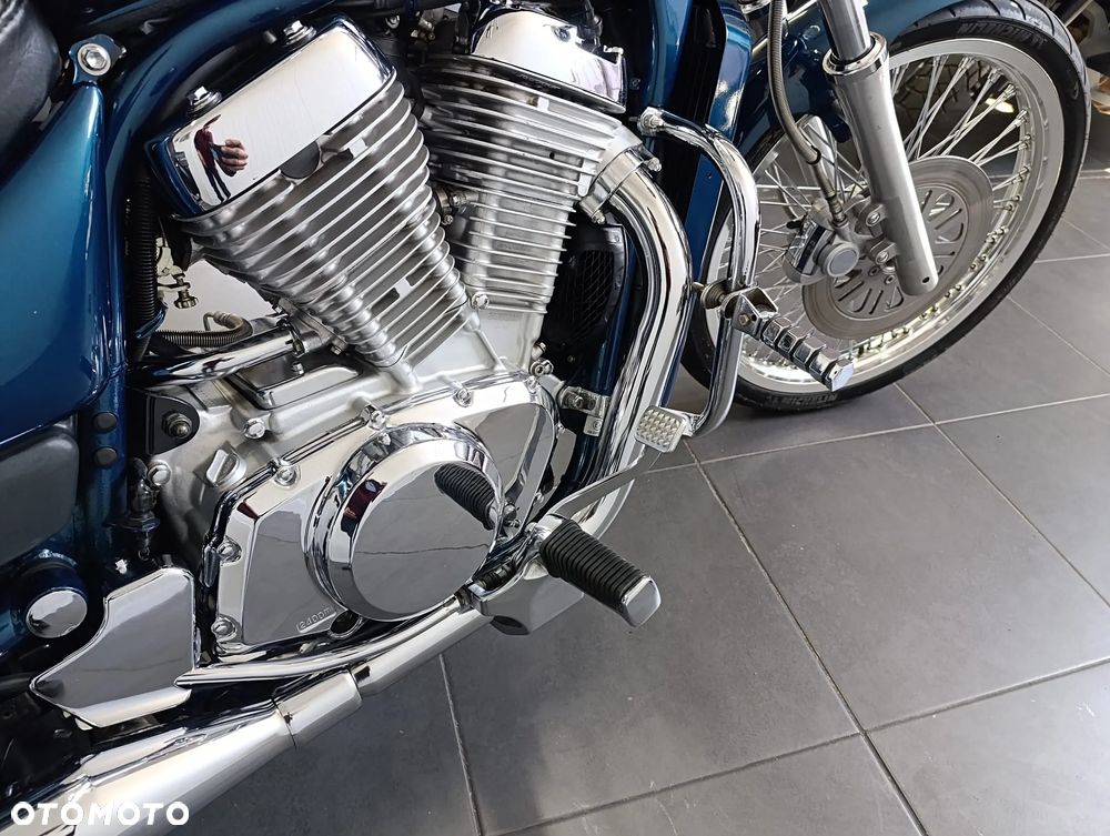 Suzuki Intruder - 17