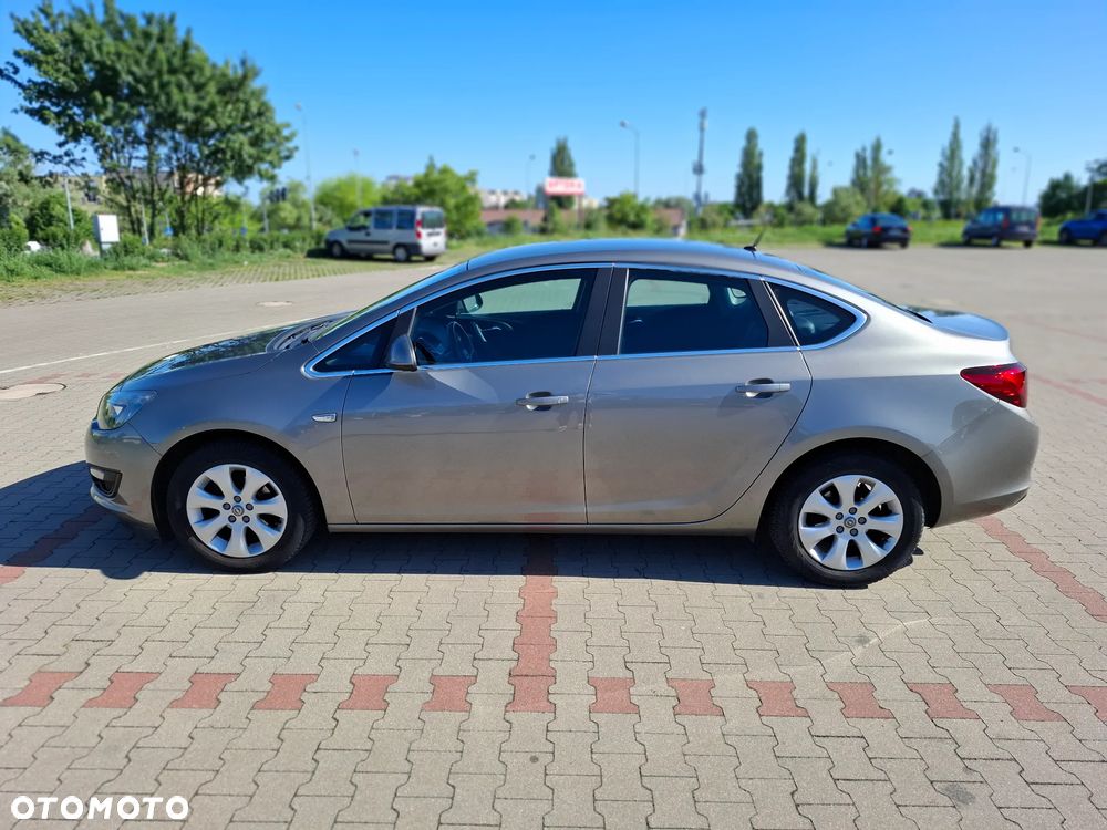 Opel Astra 1.4 T Executive EU6 - 3