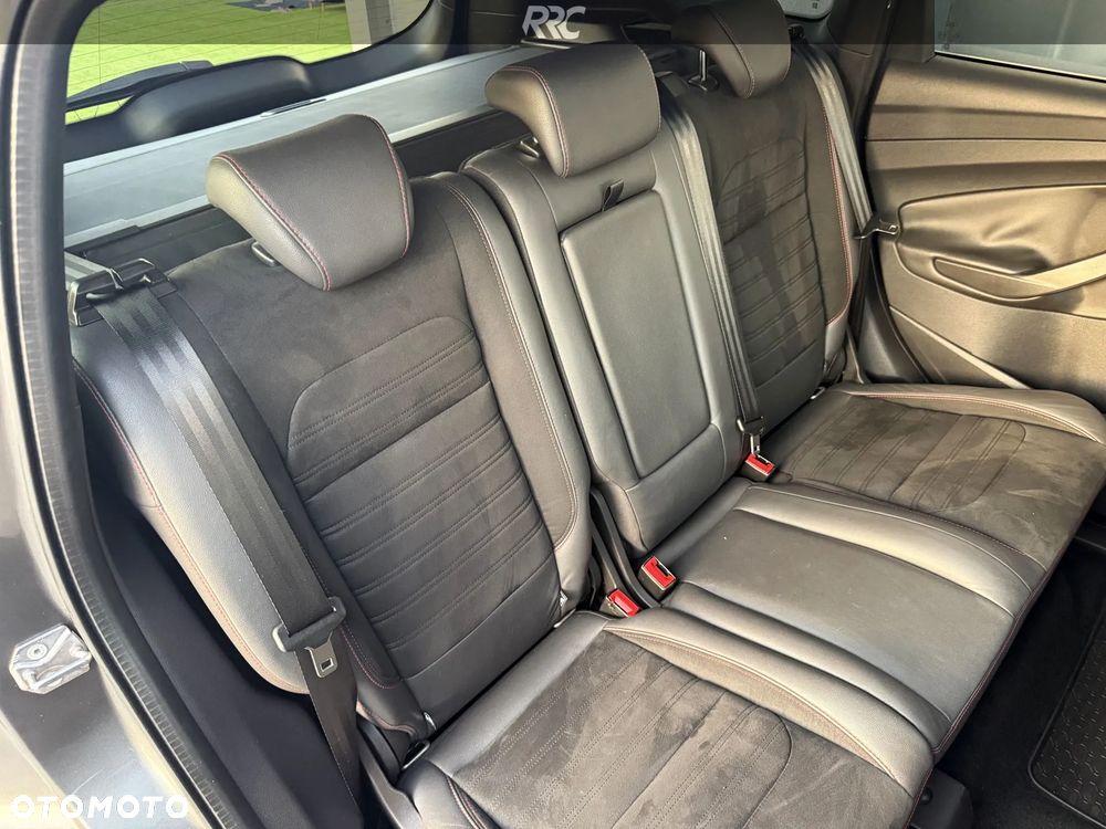 Ford Kuga 2.0 TDCi 4x4 ST-Line - 28