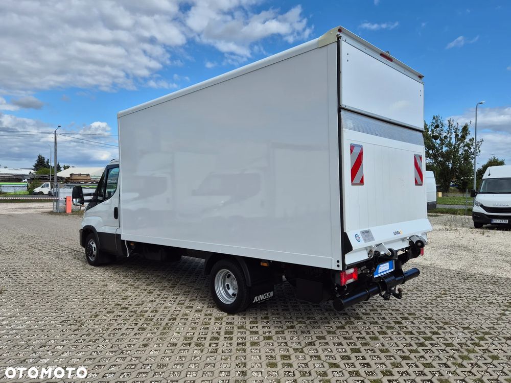 Iveco Daily 35C16, kontener 8PAL 4.38m x 2.12m x 2.13m, winda, klimatyzacja, bliźniaki, HAK 3.5T - 10