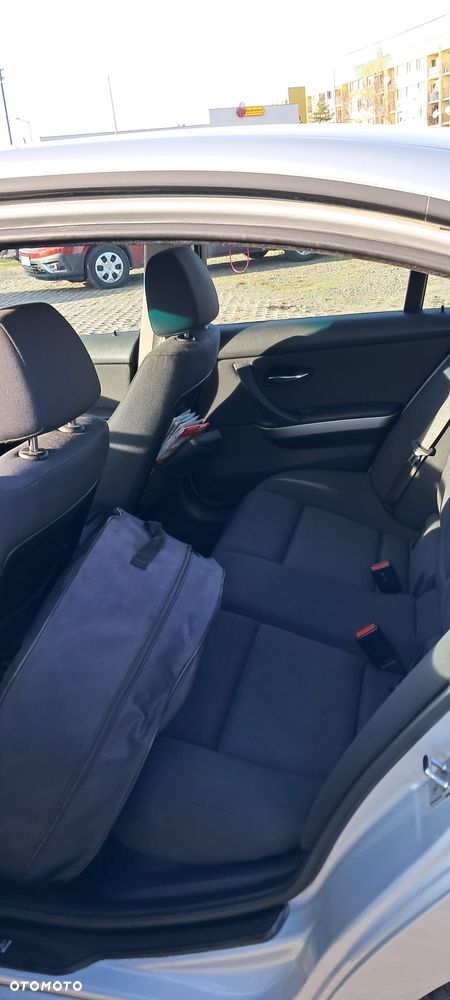 BMW Seria 3 318i - 9