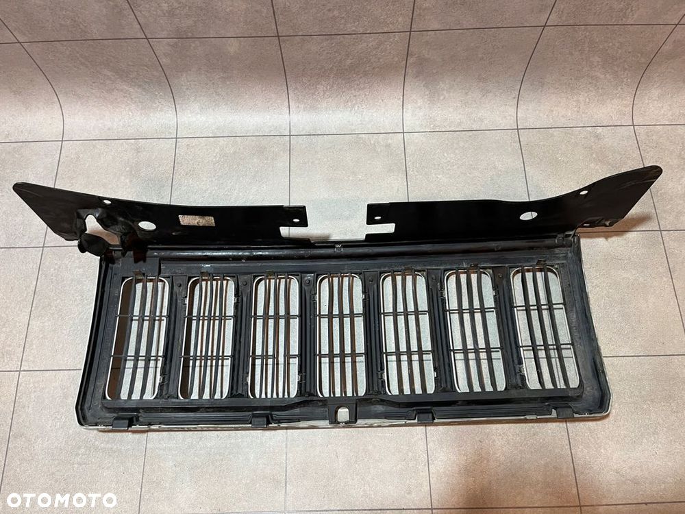 JEEP COMMANDER XK XH ATRAPA GRIL ORYGINAŁ ŁADNY STAN - 9