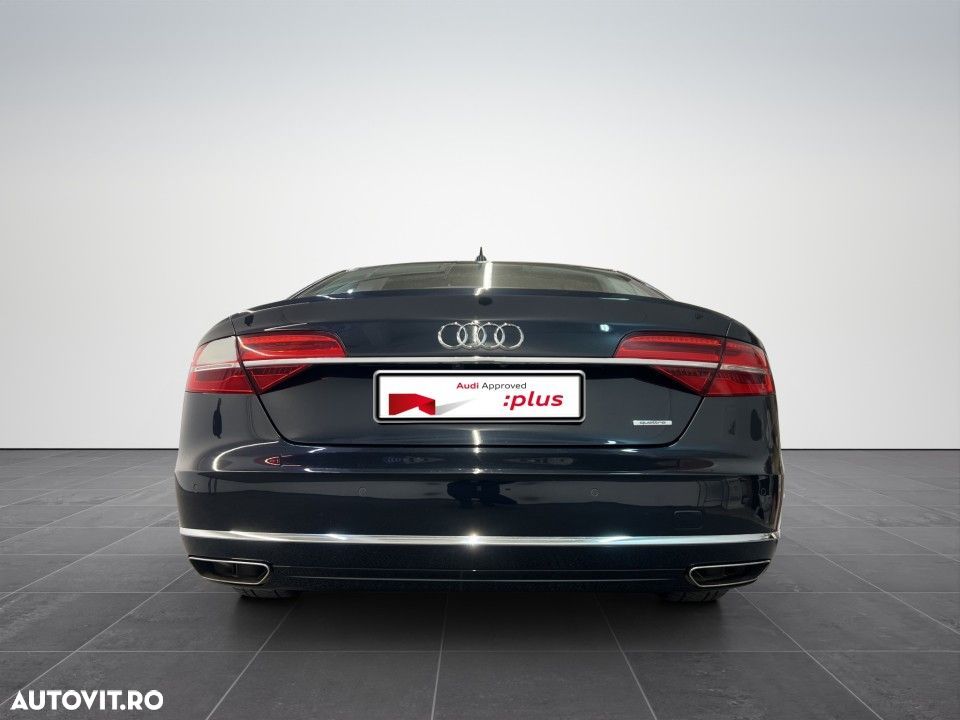 Audi A8 - 6