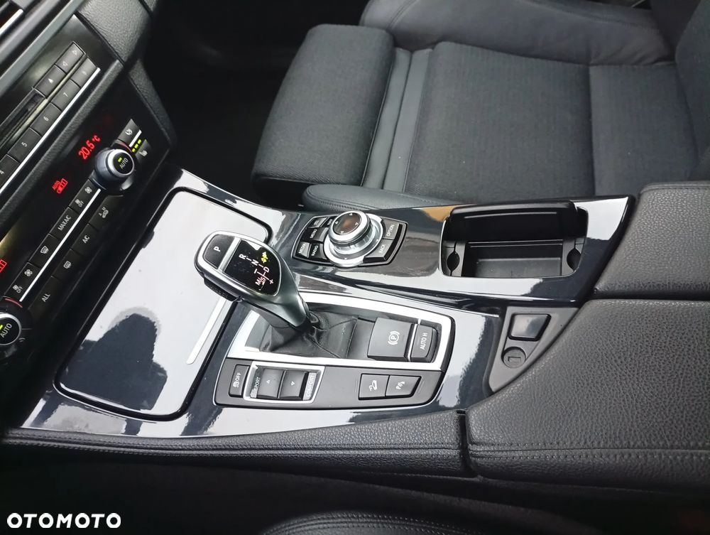 BMW Seria 5 525d xDrive Sport-Aut Modern Line - 21