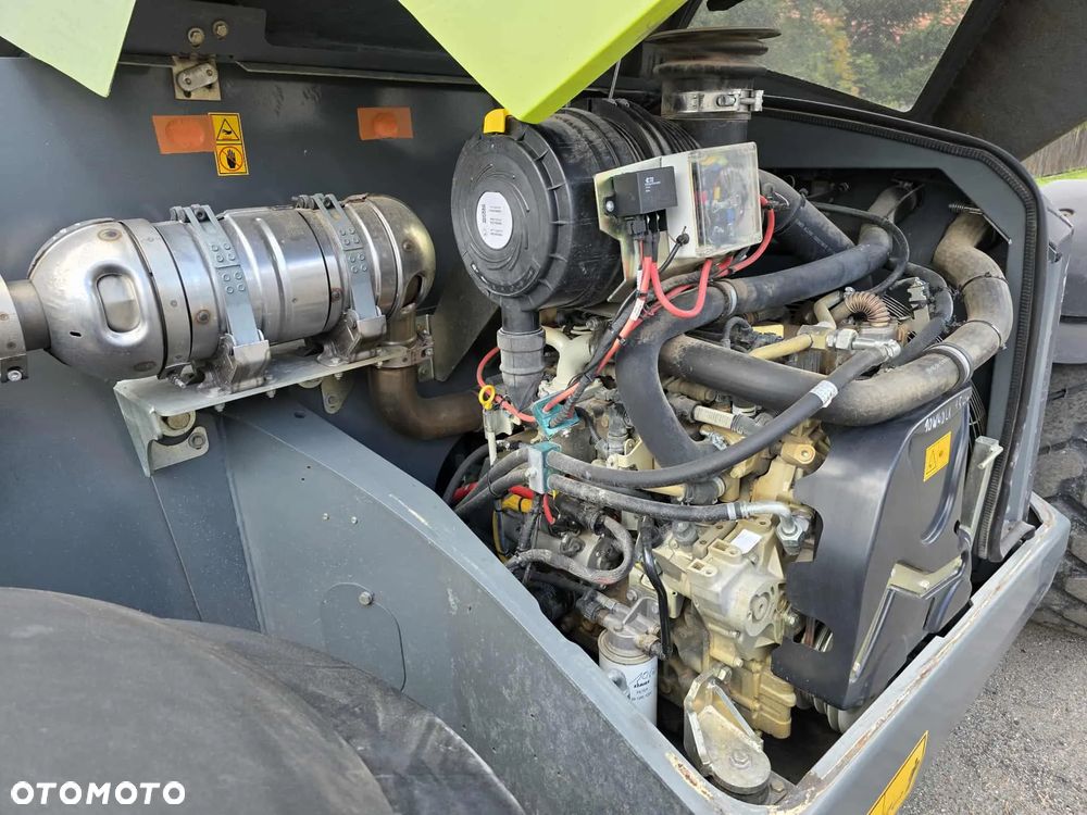 Claas Scorpion 7044 - 24