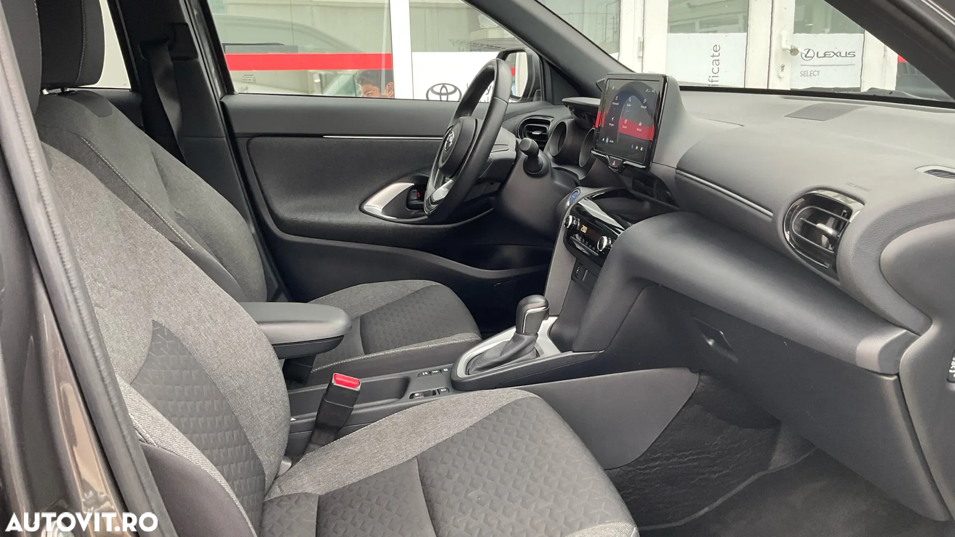 Toyota Yaris Cross 1.5 VVT-i HSD 4x2 Dynamic - 35