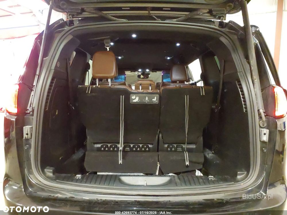 Chrysler Pacifica - 4