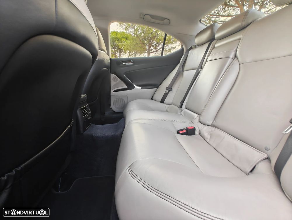 Lexus IS 200 d P.Executive 6G - 17