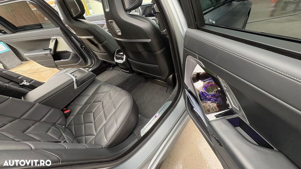 BMW Seria 7 740i - 8