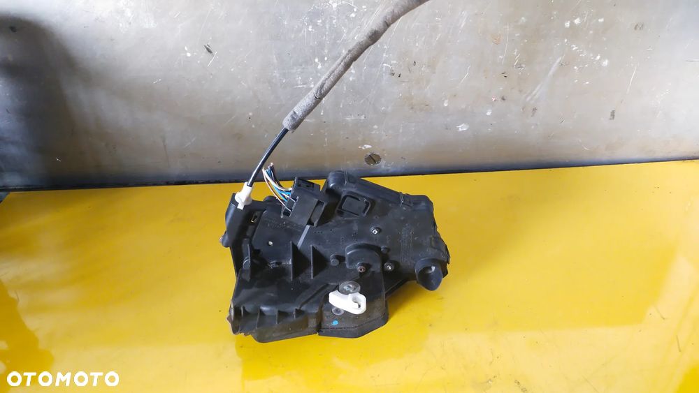 ZAMEK LEWY PRZÓD BMW E46