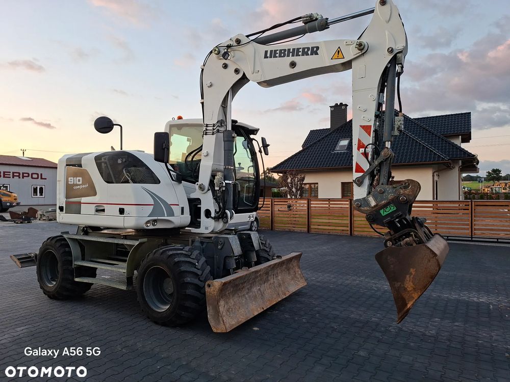 Liebherr A910 Compact Rok 2016 - 3