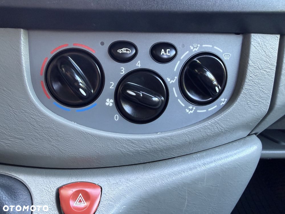 Opel Vivaro - 8