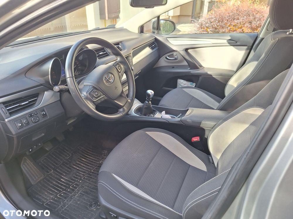 Toyota Avensis 1.8 Premium - 5
