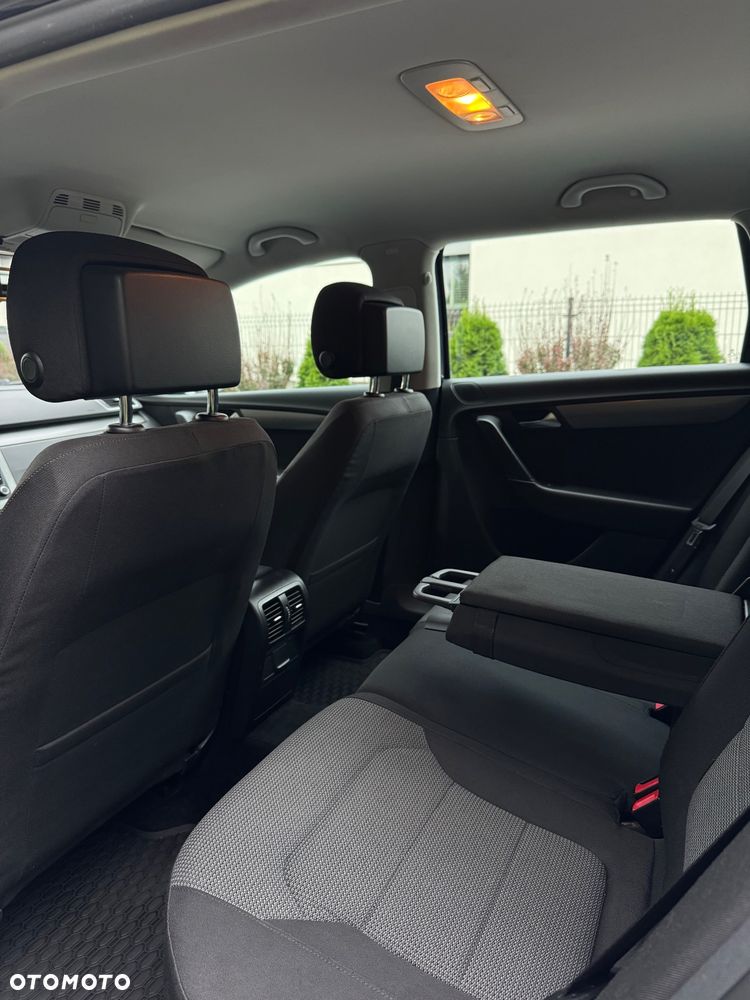 Volkswagen Passat Variant 1.6 TDI DPF BlueMotion Technology Comfortline - 16