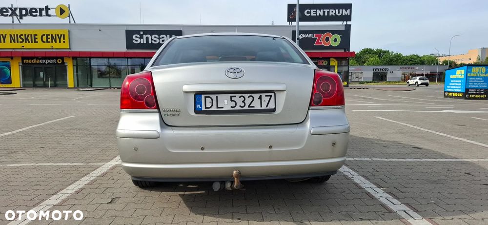 Toyota Avensis 2.0 D-4D - 11