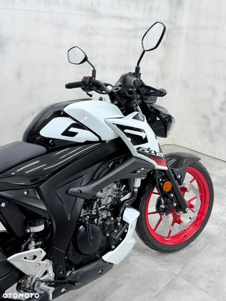 Suzuki GSX - 13