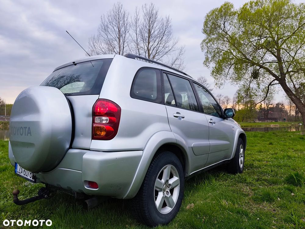 Toyota RAV4 D-4D 4x4 - 6
