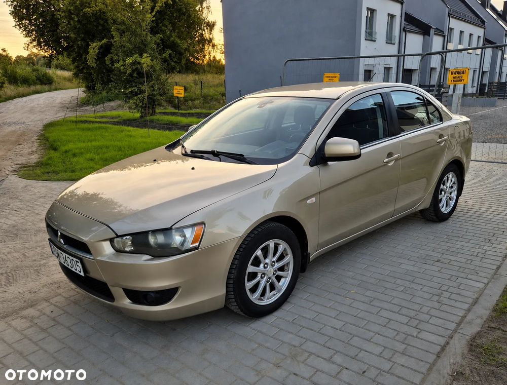 Mitsubishi Lancer 1.6 Invite - 3