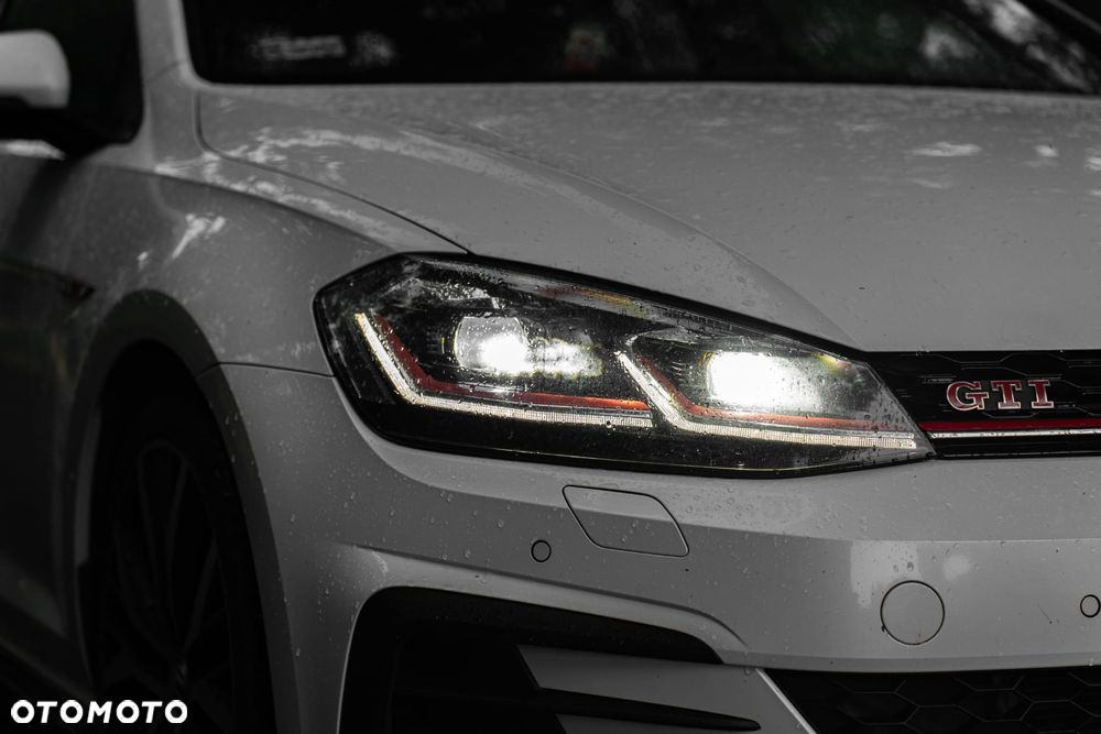 Volkswagen Golf - 2