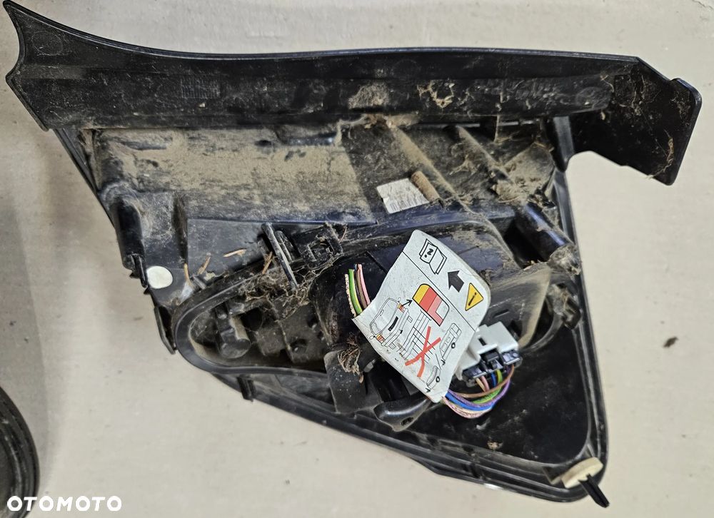 Citroen C3 II 2 lift lampa tył tylna  prawa - 4