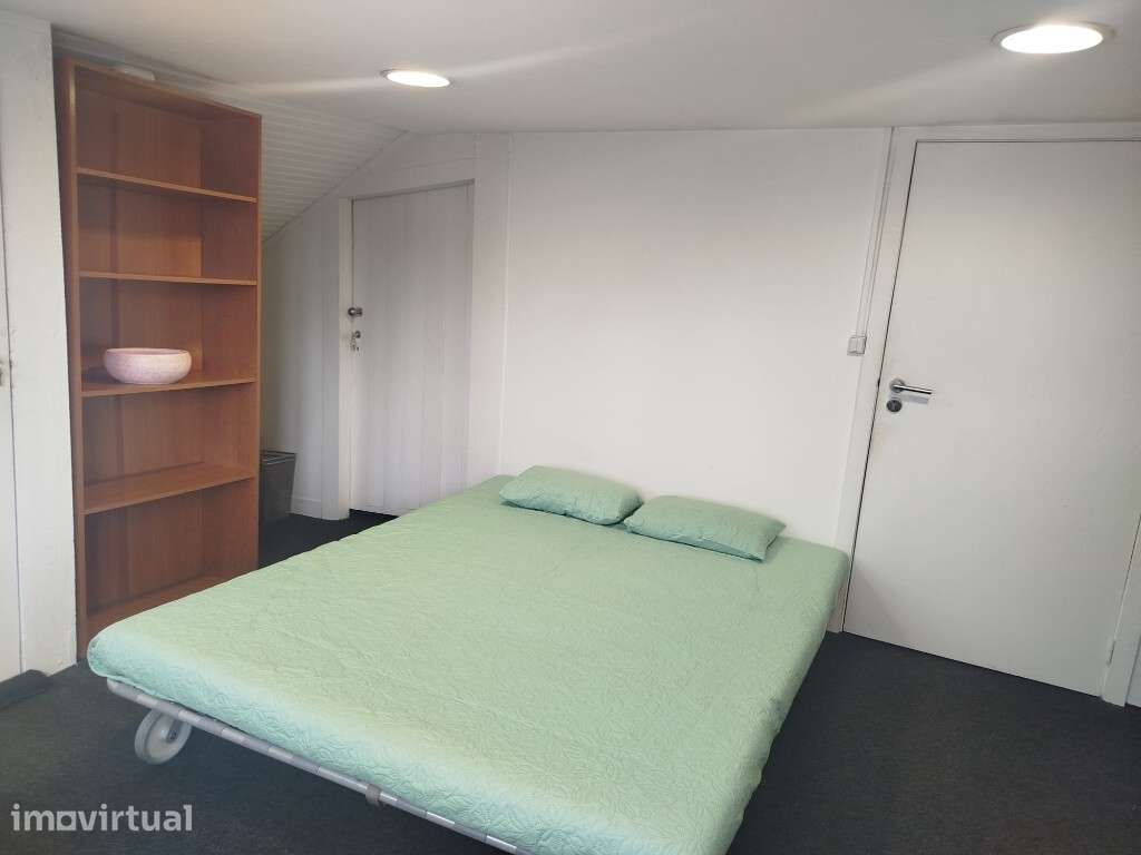 Quarto em moradia - último piso a 250 m da Universidade - Grande imagem: 3/10